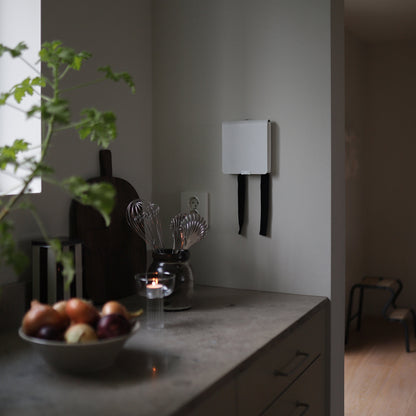 Housegard Mantle, brannteppe i metalldeksel, 120x120 cm, hvit